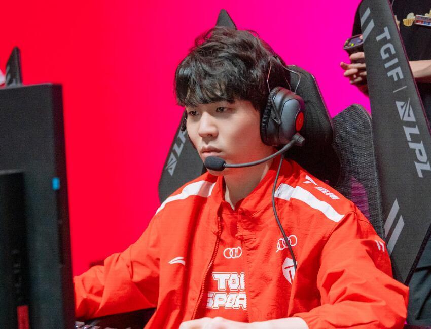 Rookie迎来三赛季高光表现，TES球迷沸腾！